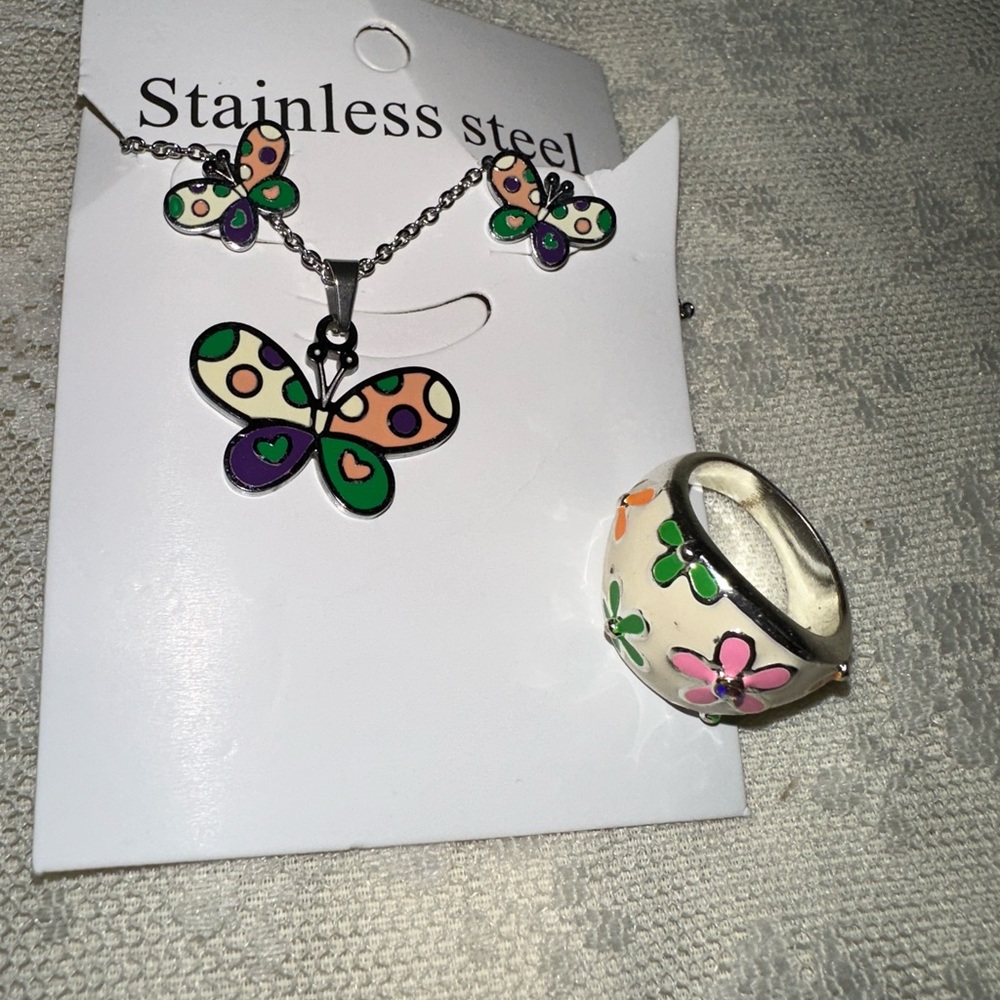 Butterfly necklace and earrings new stainless steel ring is 6 1/2 - 7 pre owned